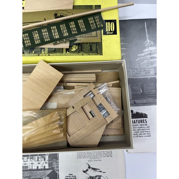 Fine Scale Miniatures HO Scale Freight House Building Kit No. 45 - Picture 11 of 11